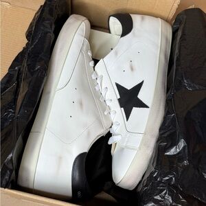Superstar star sneaker size 42 NWB